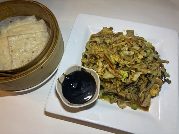 Moo Shu Pork (Comes with 6 Crepes) 木須肉